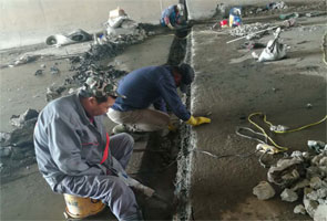 铁路框架桥伸缩缝防水堵漏